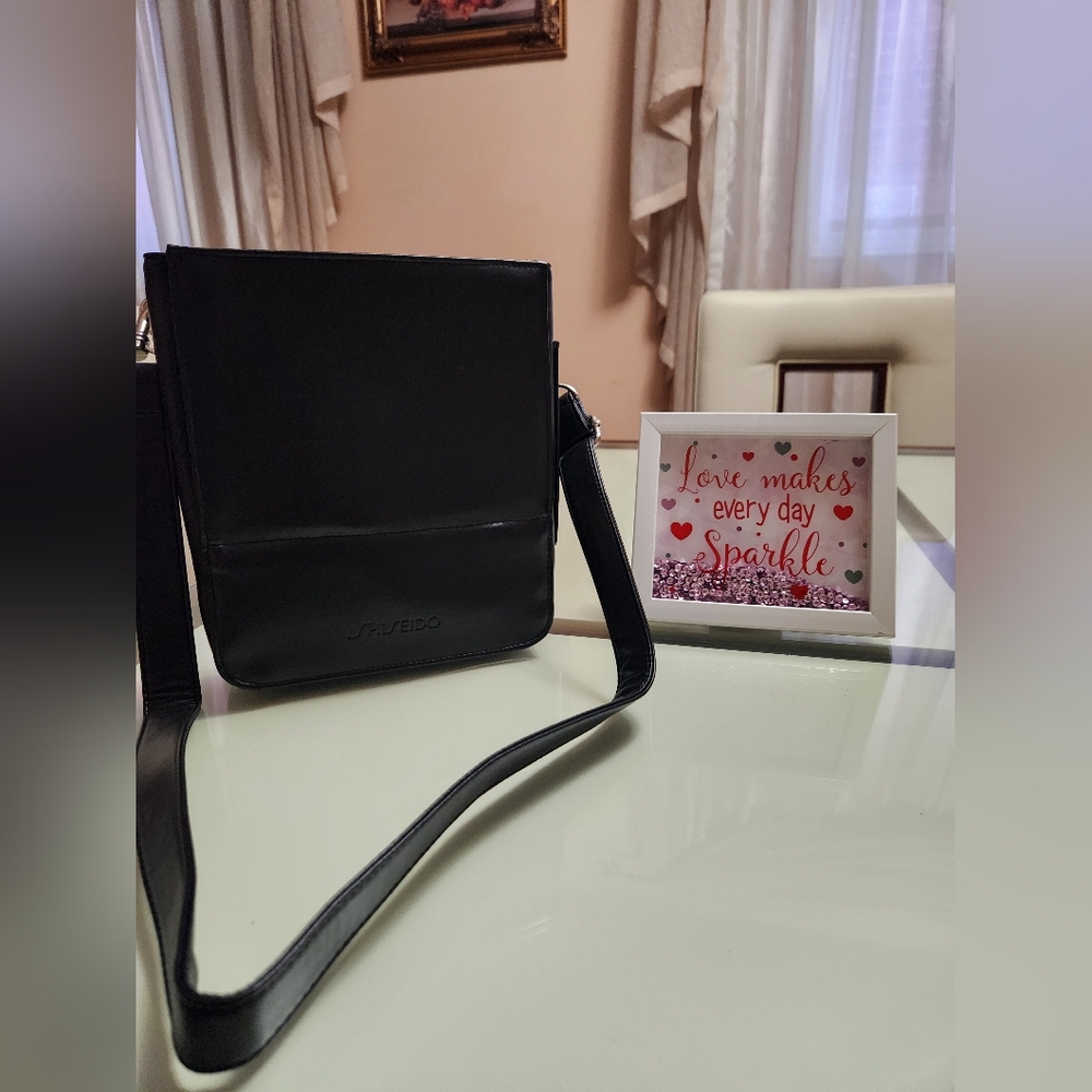 2/$20✨️Shiseido Makeup Messanger Bag✨️